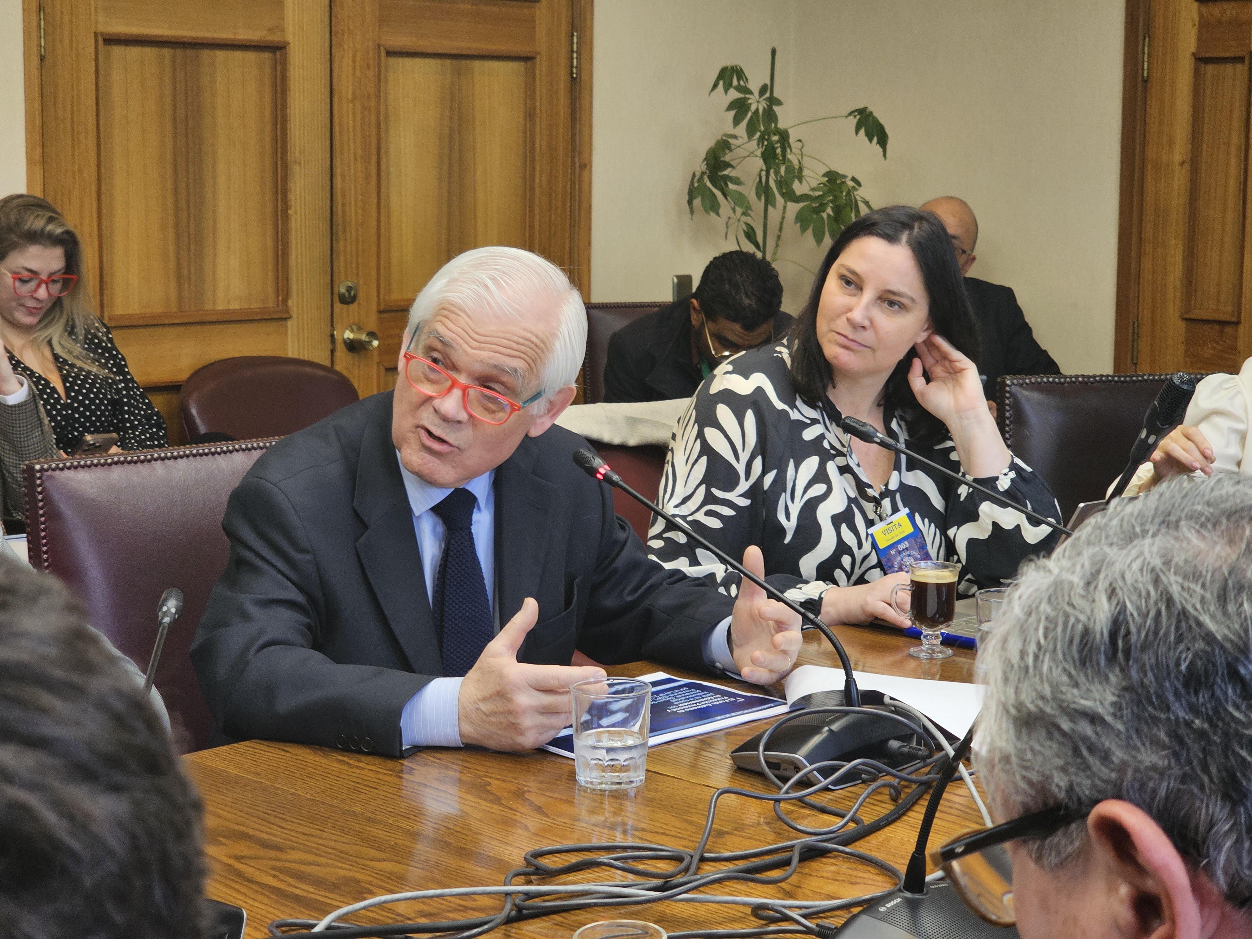 Enrique Marshall y Rosario Celedón en Comisión de Trabajo Senado