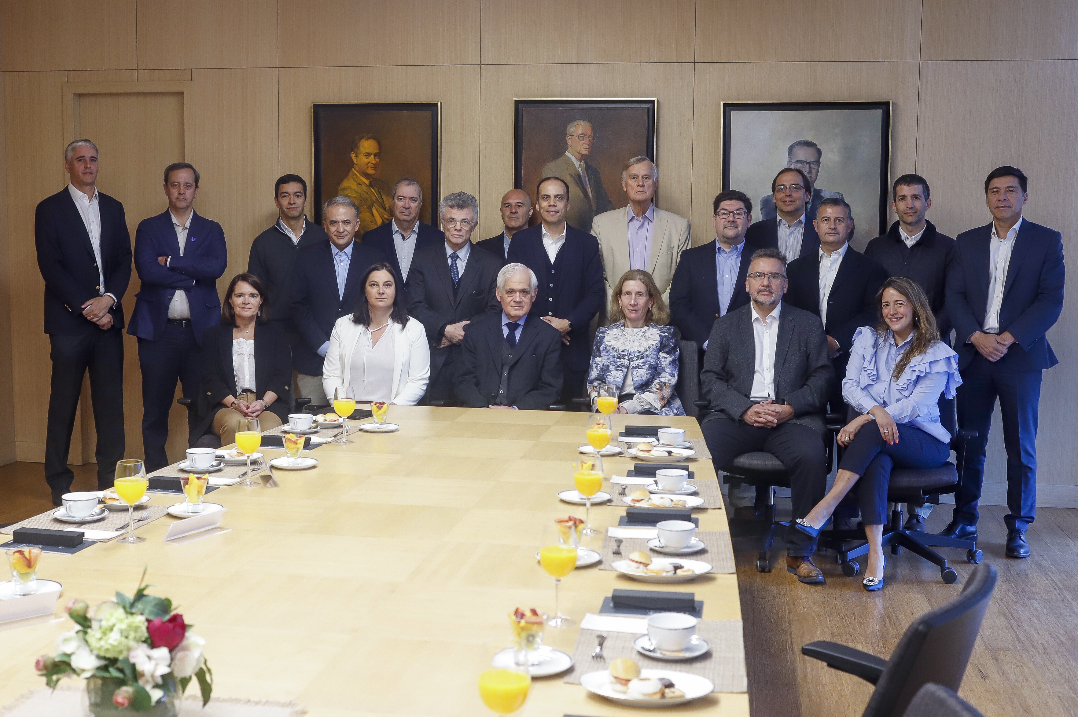 Consejo del Fondo Autónomo se reúne con grupo de economistas