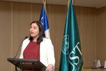 Rosario Celedón expone en seminario UST