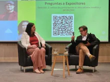 Rosario Celedón expone en seminario UST