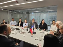 Superintendente de Pensiones visita oficinas del Fondo Autónomo 