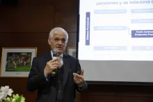 Enrique Marshall expone en desayuno DCV 