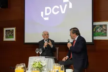 Enrique Marshall y Lorenzo Gazmuri en desayuno DCV 